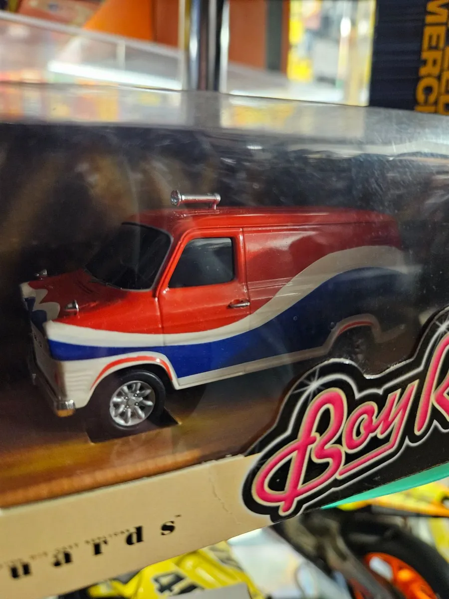Corgi Vanguards Ford Transit Van - Image 2