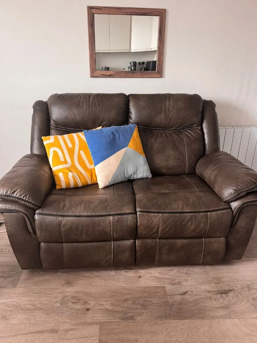 Recliner couch sofa in synthetic leather - Image 2