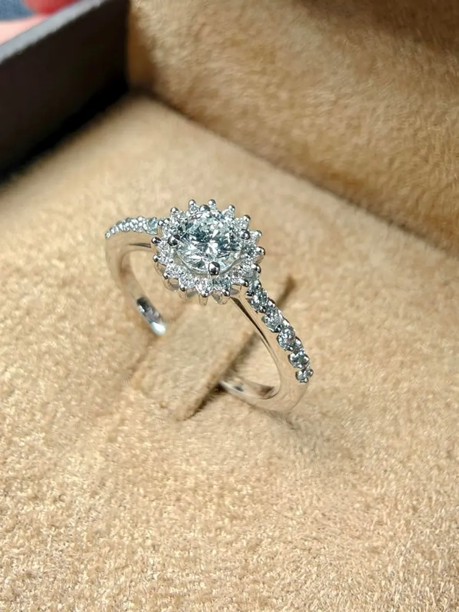 Engagement ring - Image 1