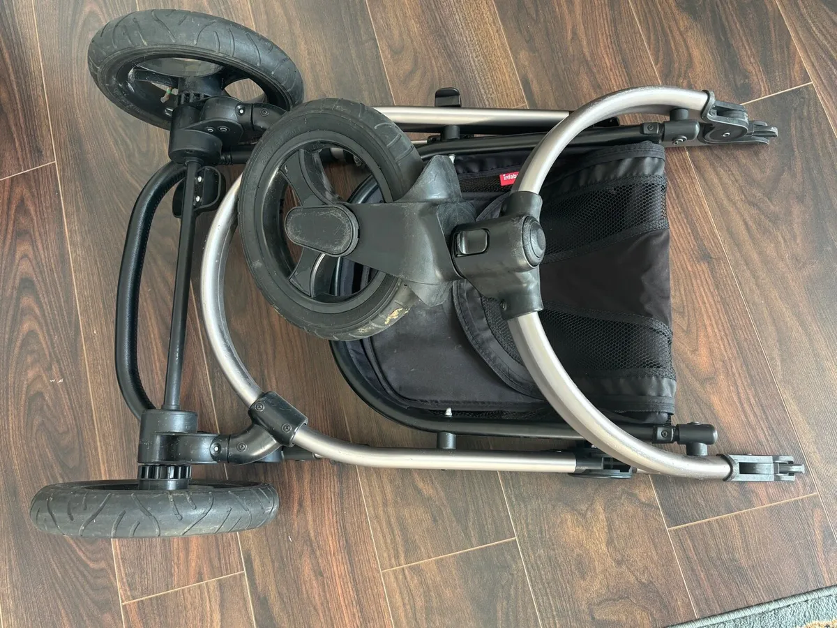 Infababy Ultimo 3-Wheel 3-in-1 Travel System - Image 3