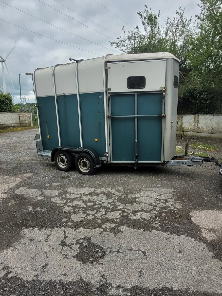 Ifor Williams 510 horse box full divider - Image 1