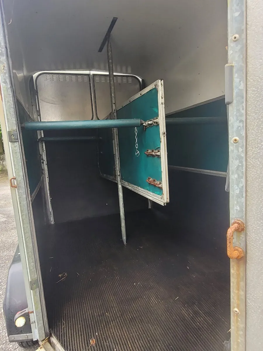 Ifor Williams 510 horse box full divider - Image 2