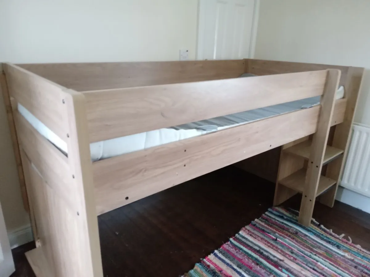 Bed - Image 1