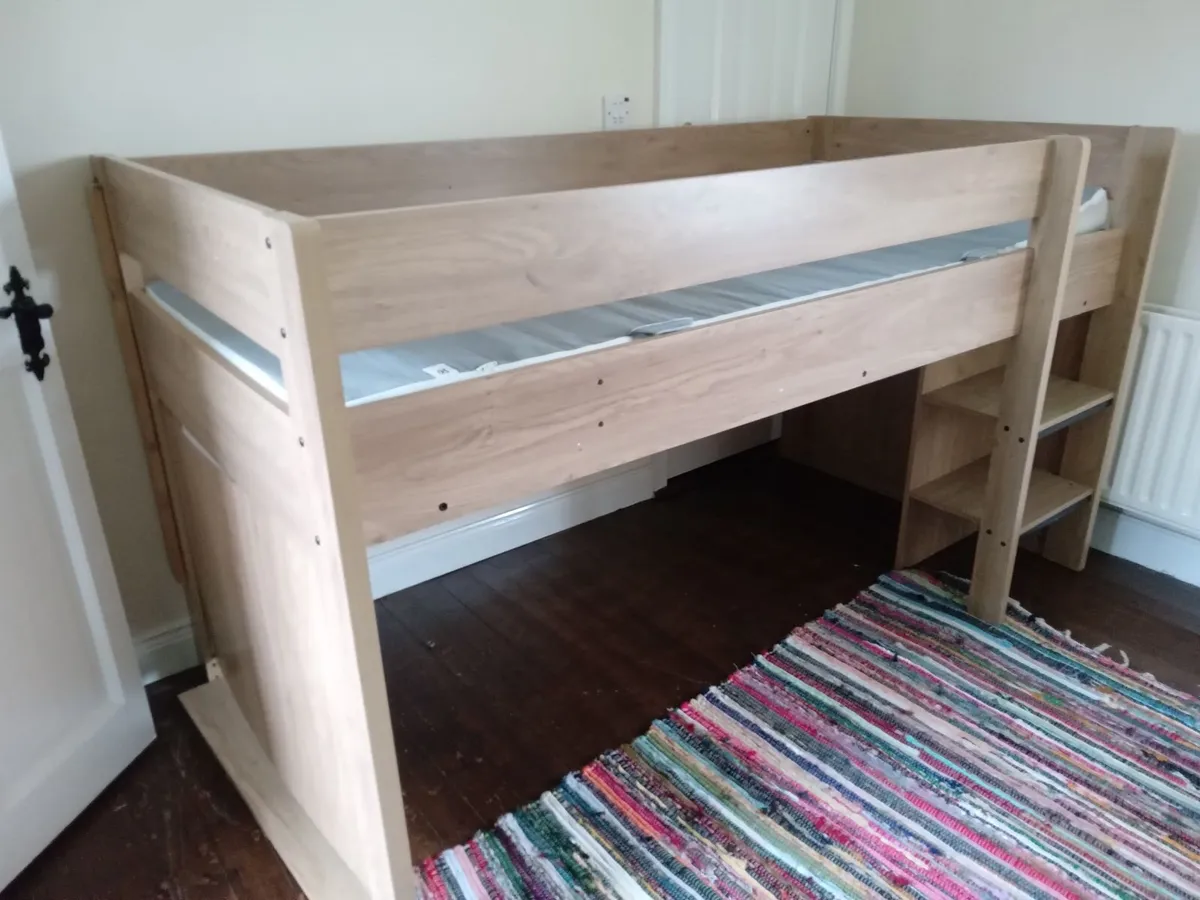 Bed - Image 3