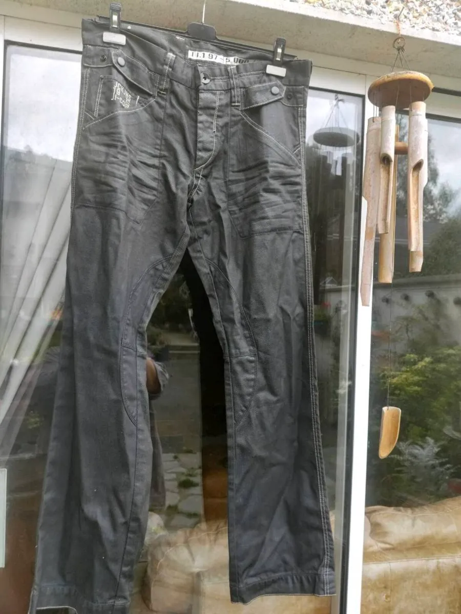 Jack & Jones mens Jeans. waist 34'. Leg 34". New n - Image 1