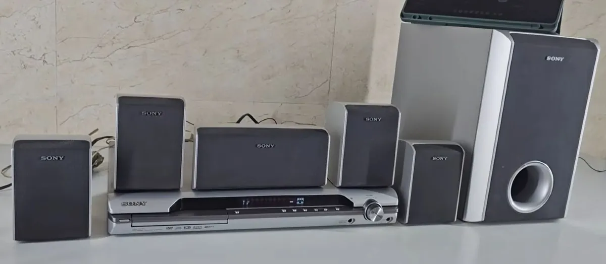 Sony DVD 5.1 Surround sound speaker system - Image 2