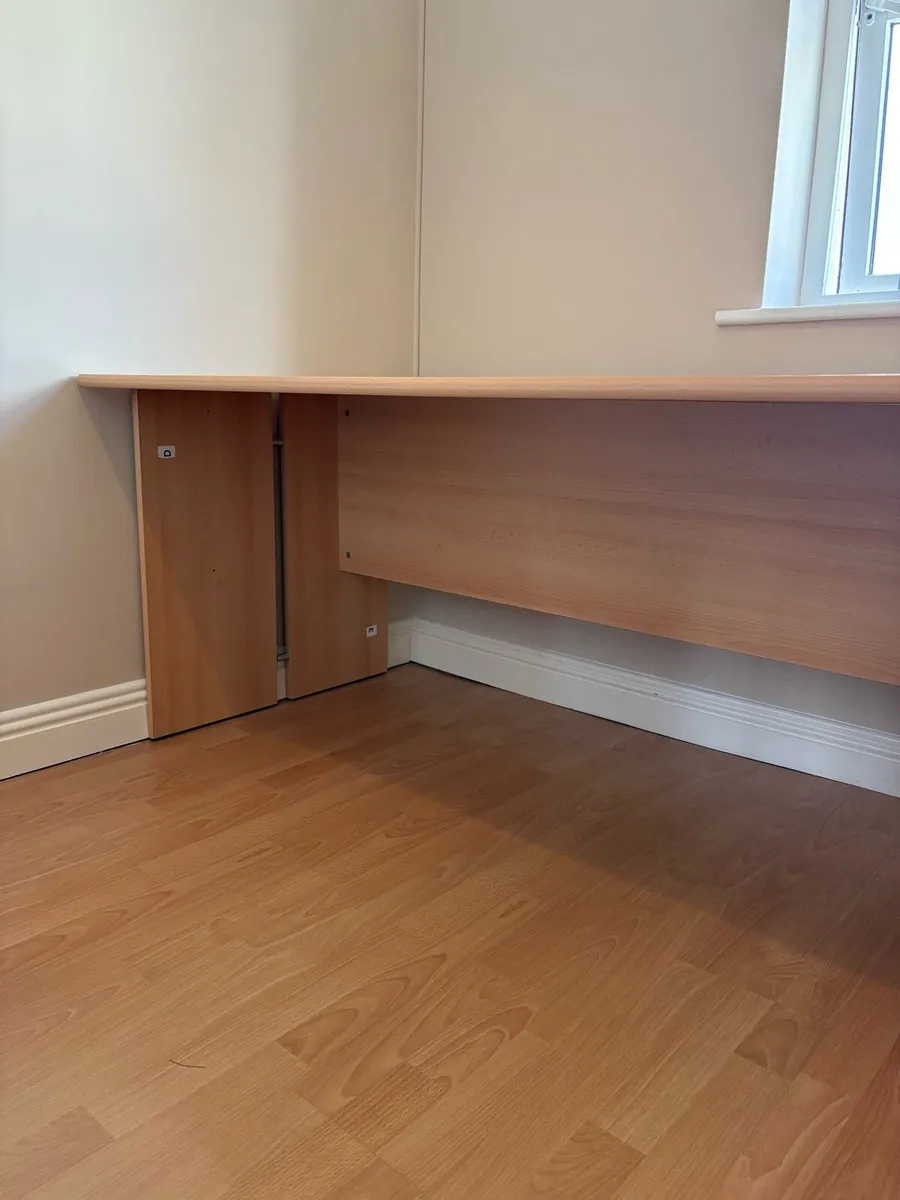 Office desk - Image 2