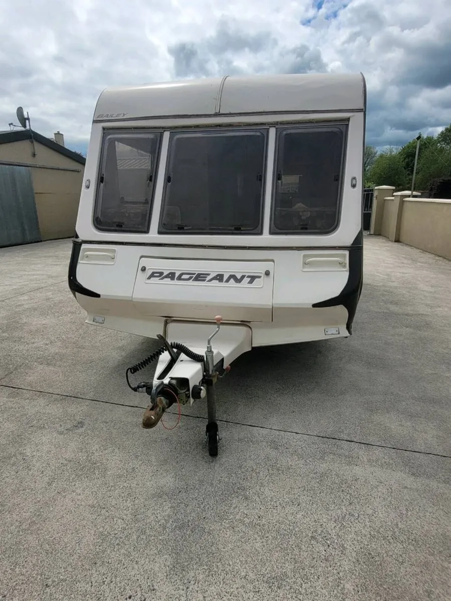 2/3 bert Bailey paegent caravan - Image 1