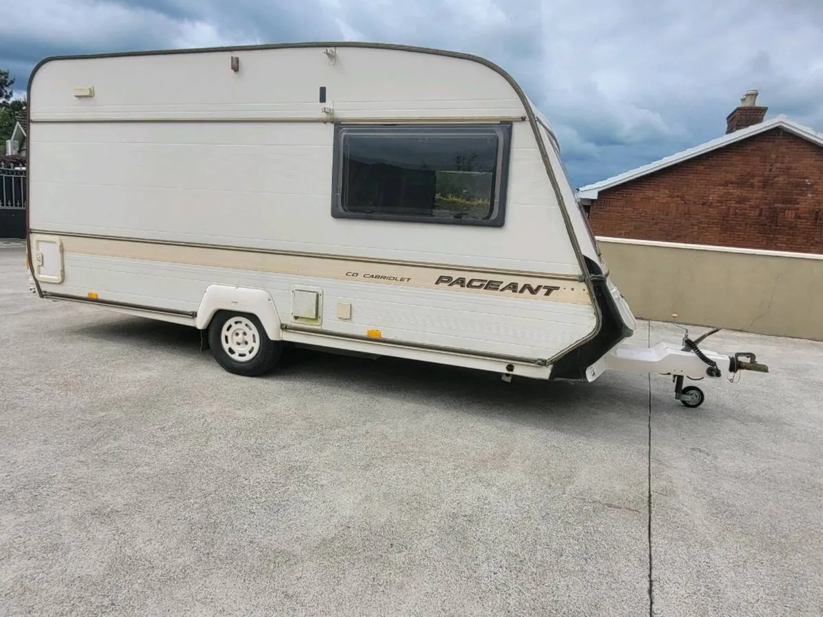 2/3 bert Bailey paegent caravan - Image 3