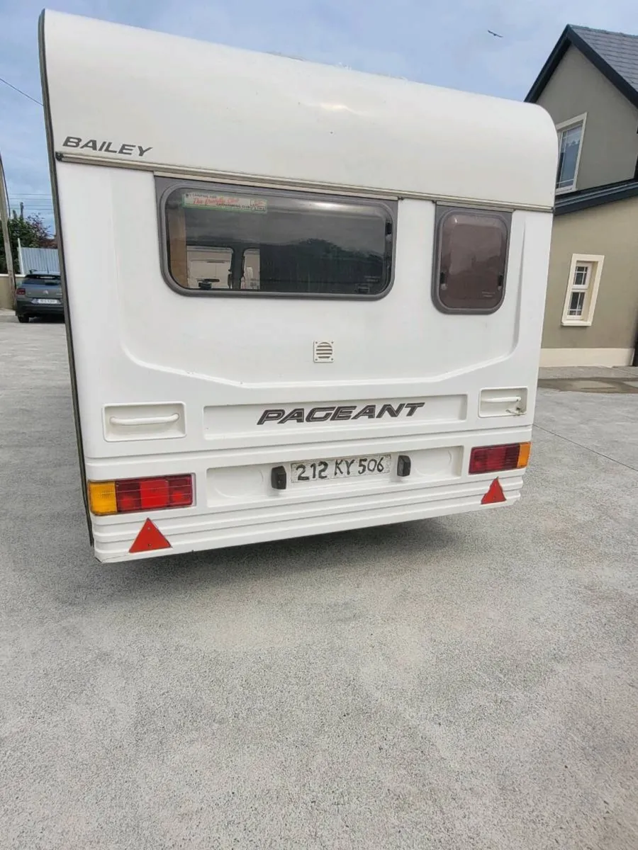 2/3 bert Bailey paegent caravan - Image 4