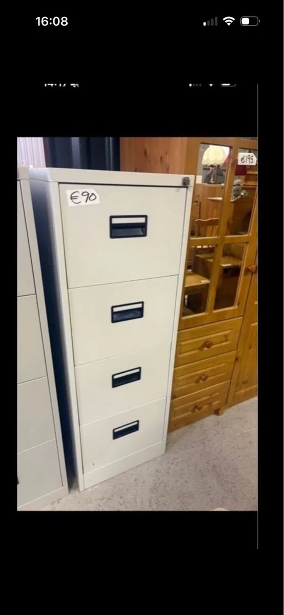 Filling cabinet has key
