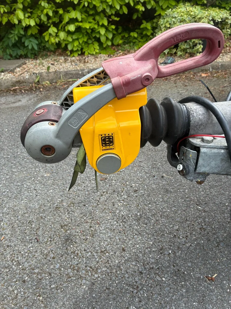 Caravan hitch lock - Image 1