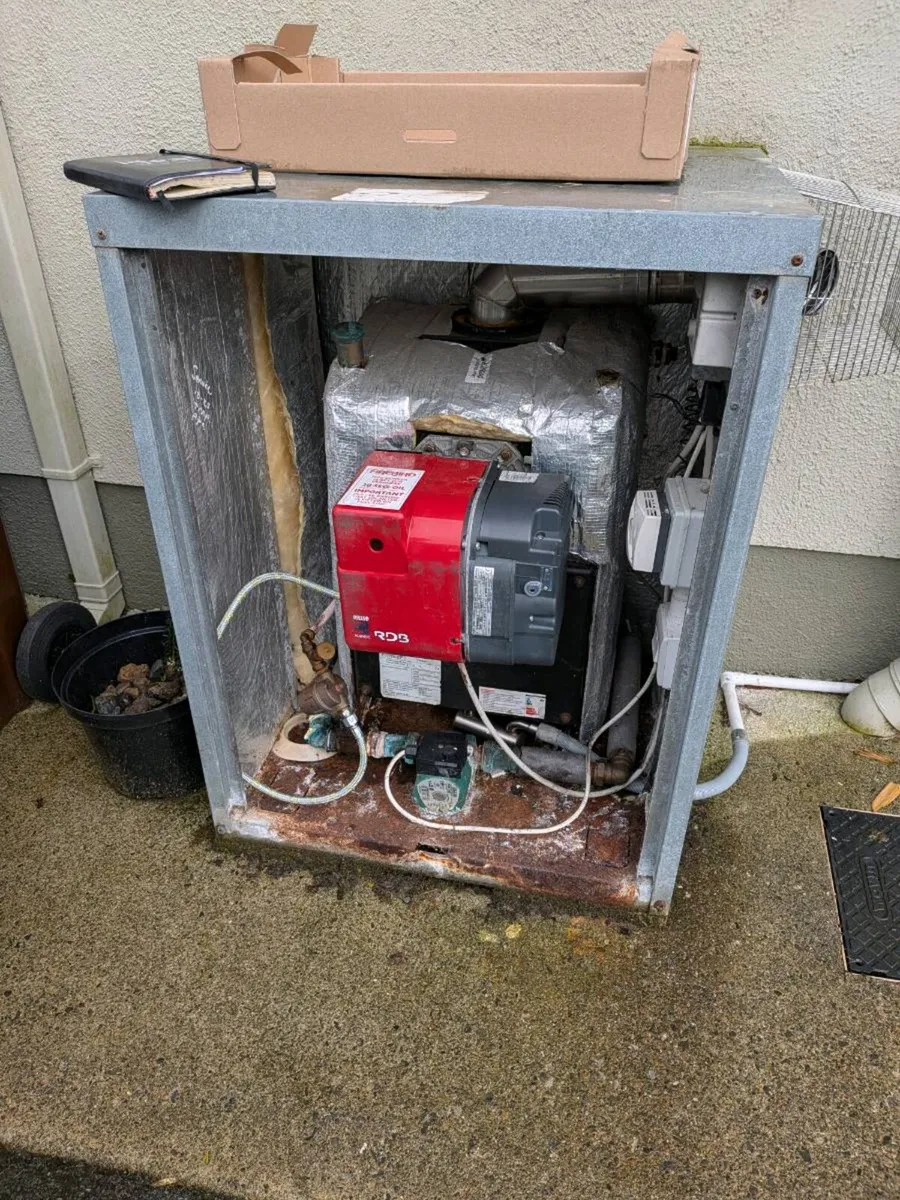 Firebird 26kw oil burner plus 1300ltr tank - Image 1