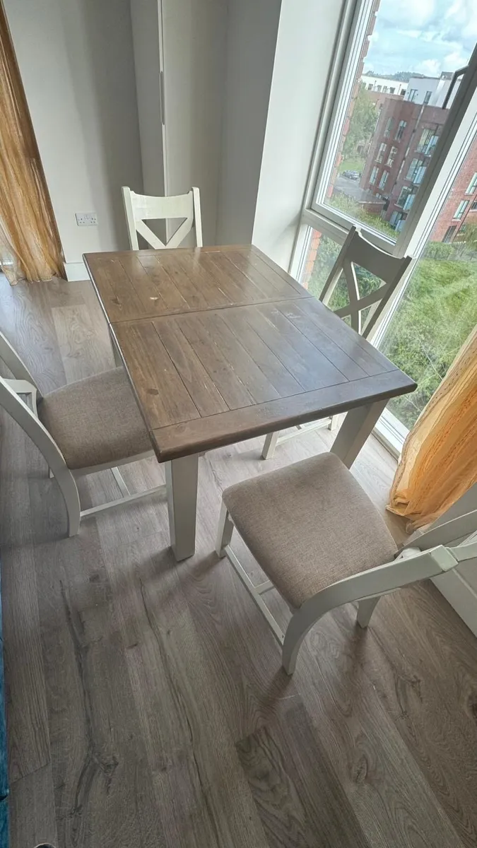 Dining table and chairs - Image 1
