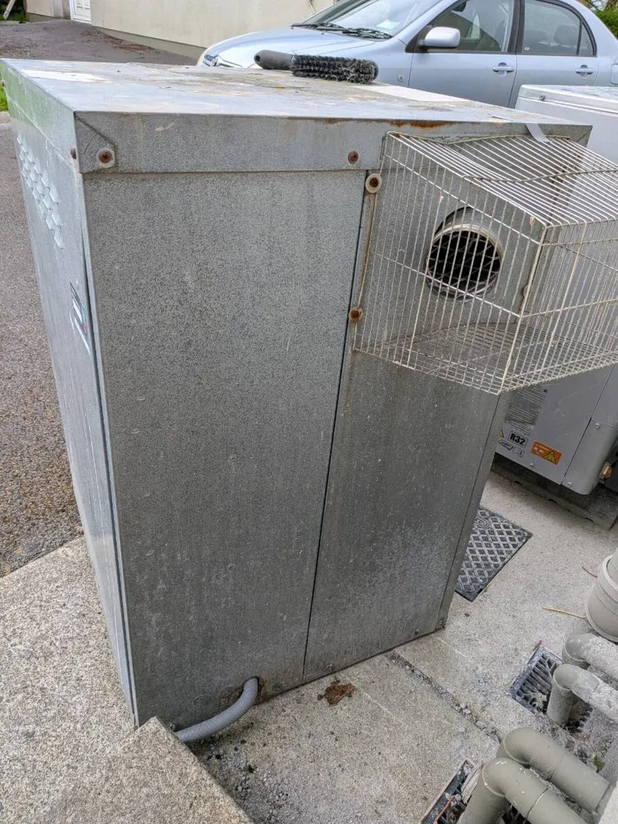 Firebird 26kw oil burner plus 1300ltr tank - Image 4