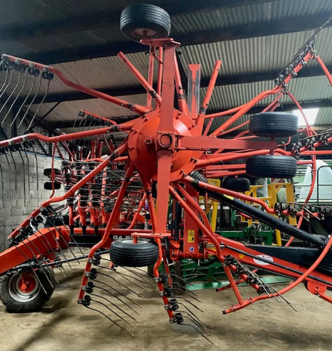 Kuhn GA8131 Rake - Image 3