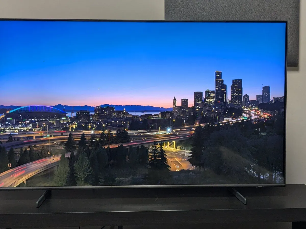 50" Samsung QLED Smart 4k LED TV, like new - Image 4