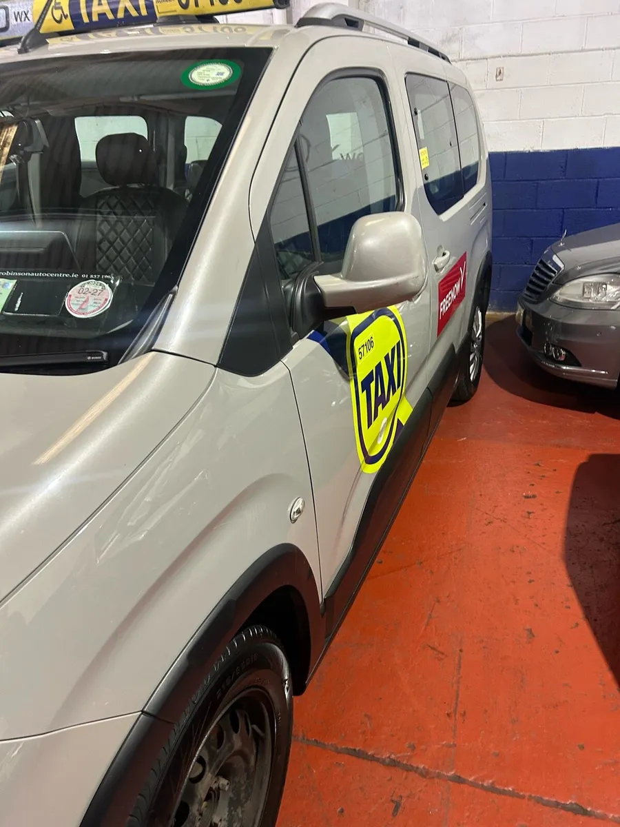Taxis rental available - Image 4