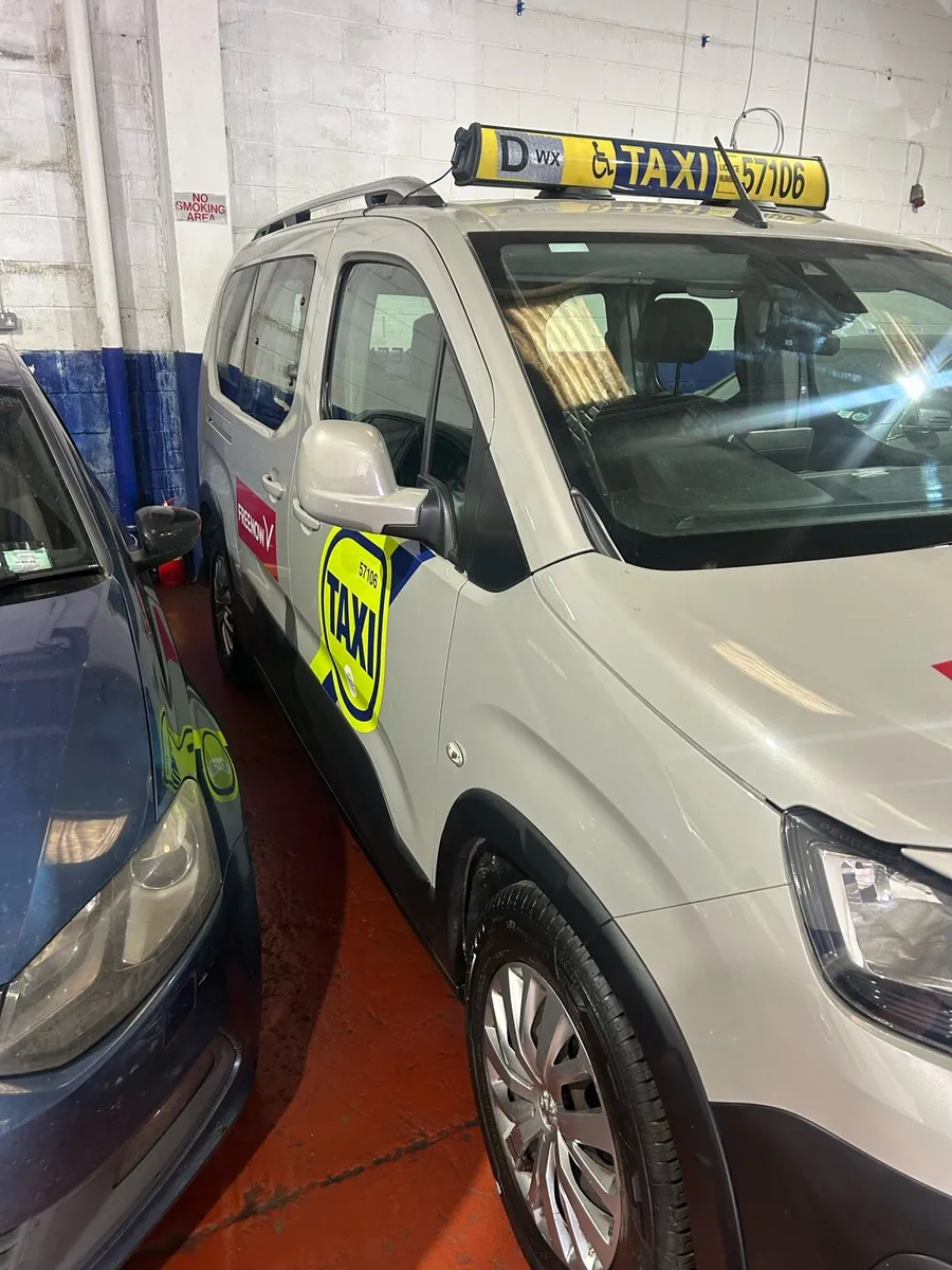 Taxis rental available - Image 1