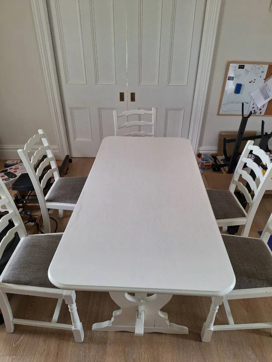 Kitchen table and 5 chairs - Image 1