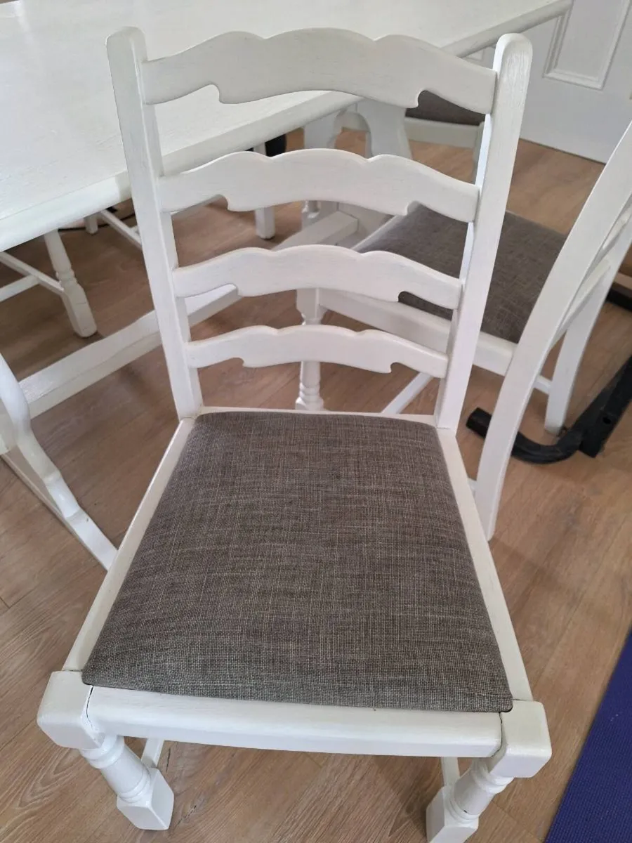 Kitchen table and 5 chairs - Image 2