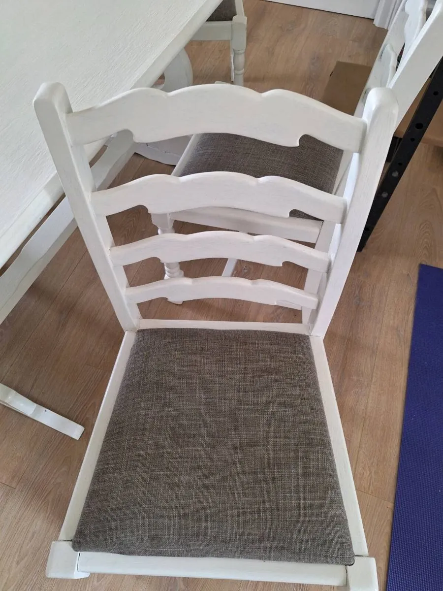 Kitchen table and 5 chairs - Image 4