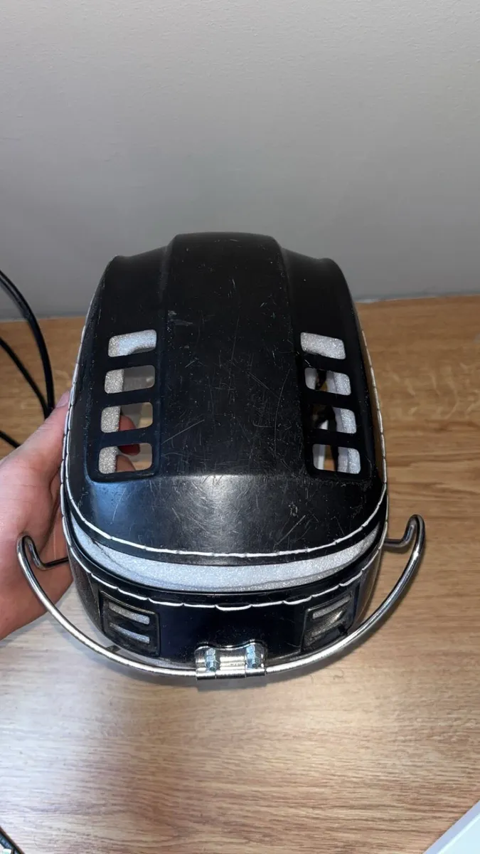 Oldstyle hurling helmet - Image 2