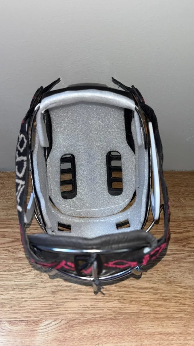 Oldstyle hurling helmet - Image 3
