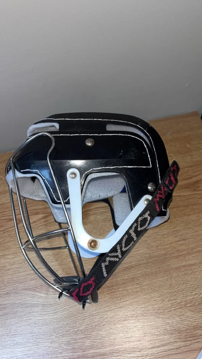 Oldstyle hurling helmet - Image 4