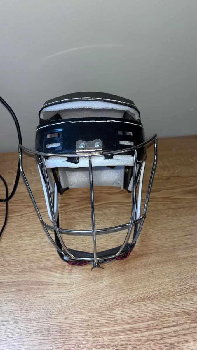 Oldstyle hurling helmet - Image 1
