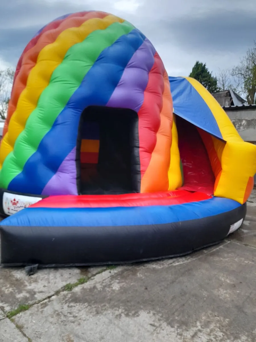 Bouncing castles 🏰 - Image 1