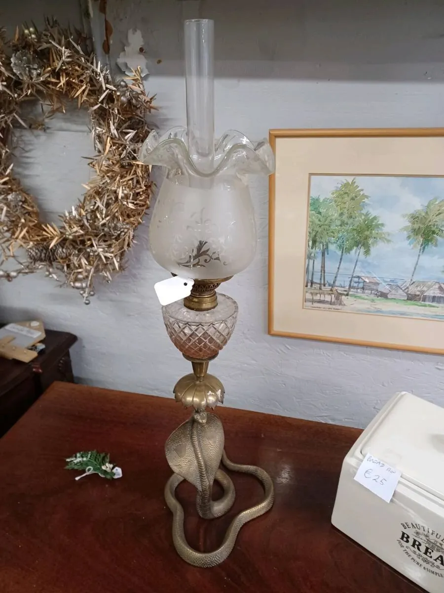 Victorian  brass snake base  oil lamp - Image 1