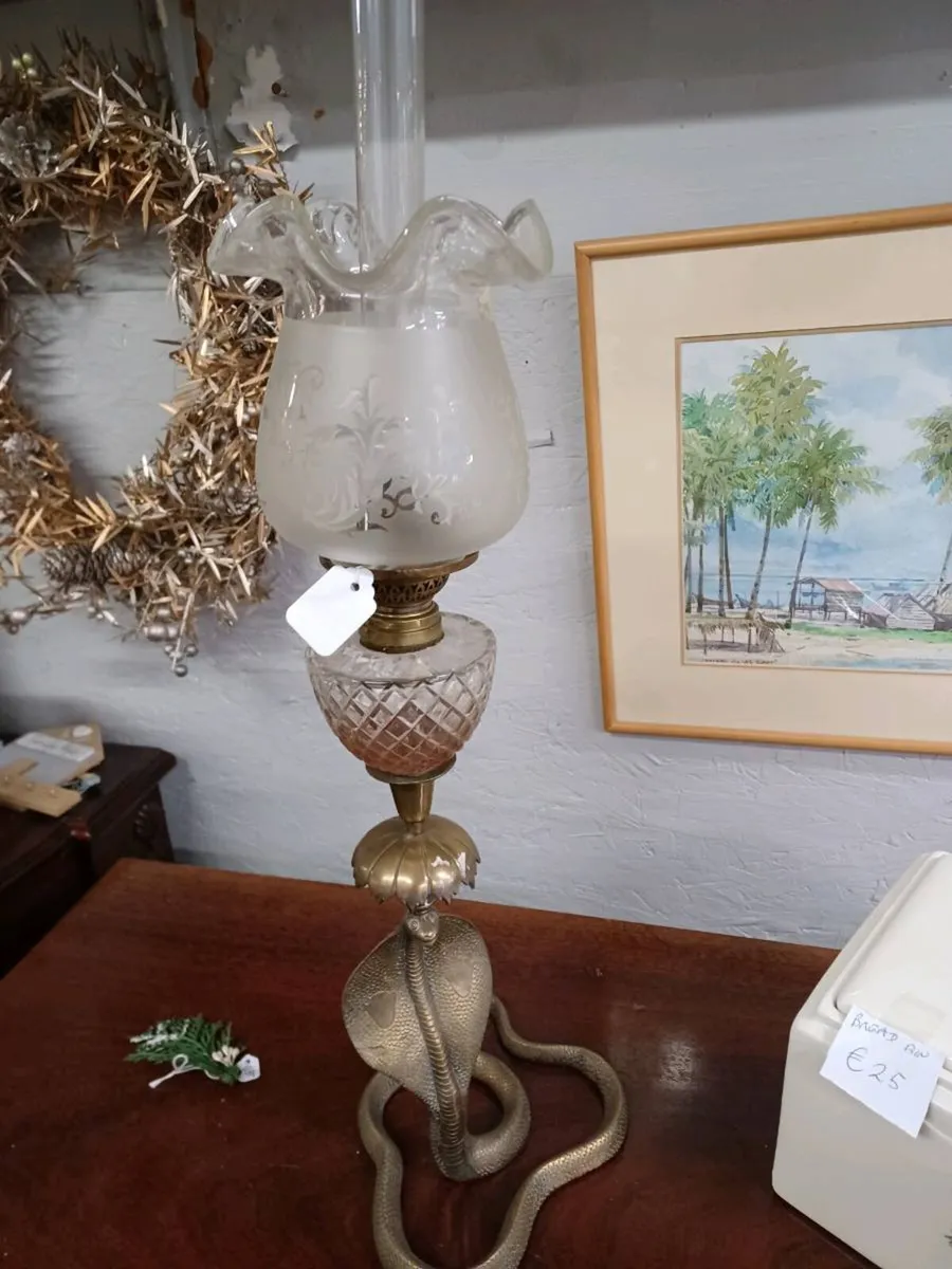 Victorian  brass snake base  oil lamp - Image 4