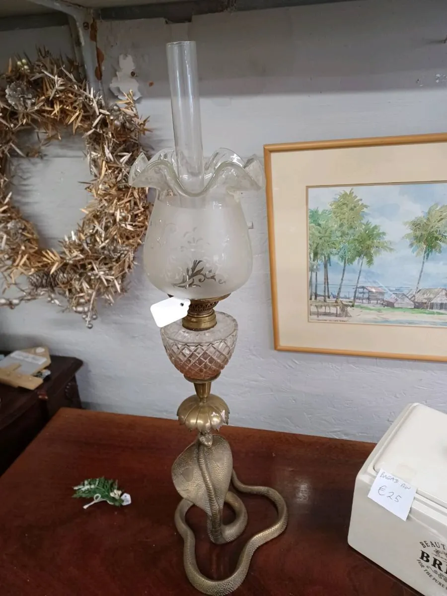 Victorian  brass snake base  oil lamp - Image 2