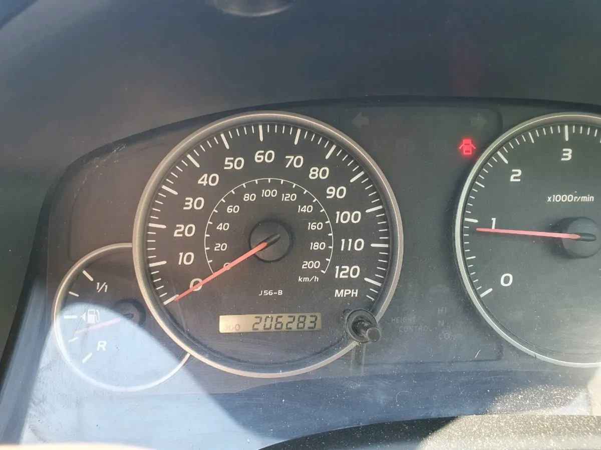 2004 toyota landcruiser - Image 2
