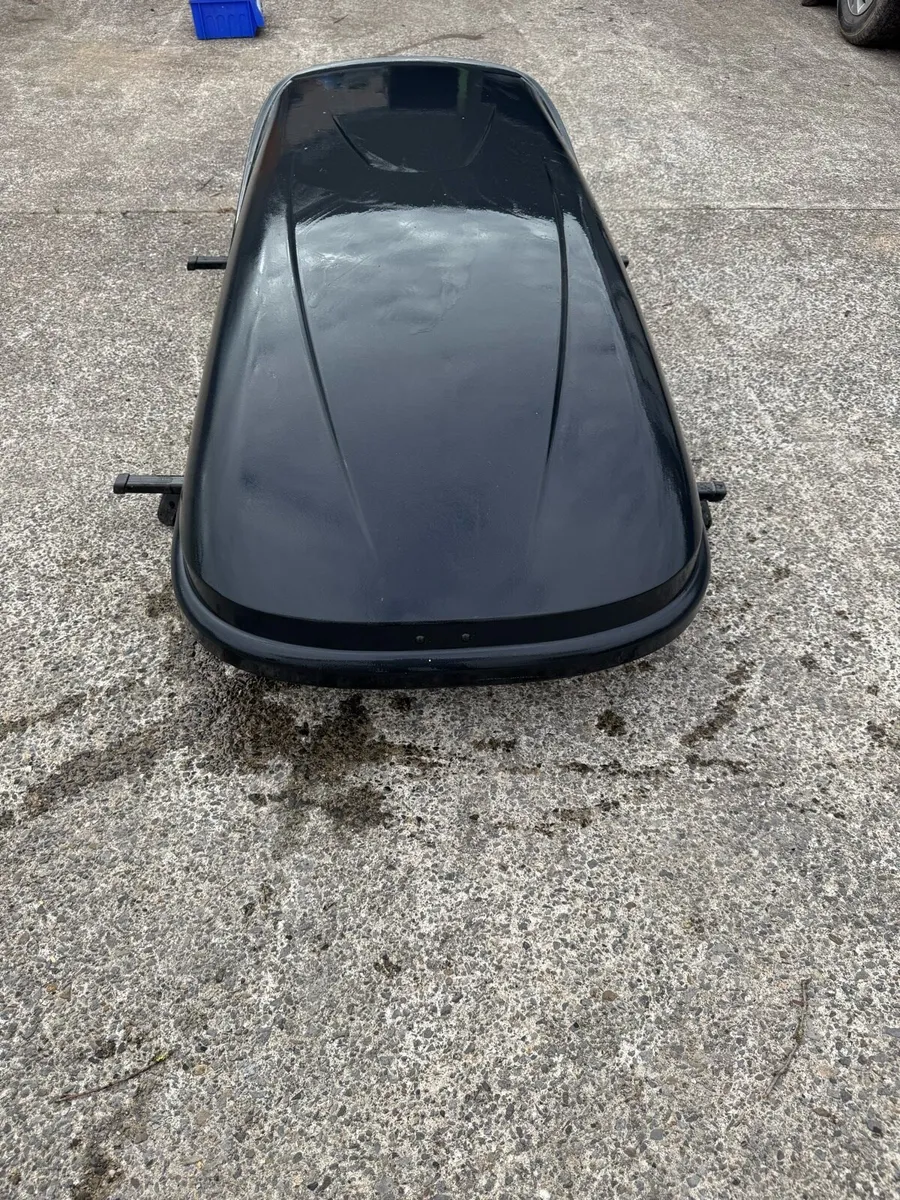 Thule roof box - Image 1