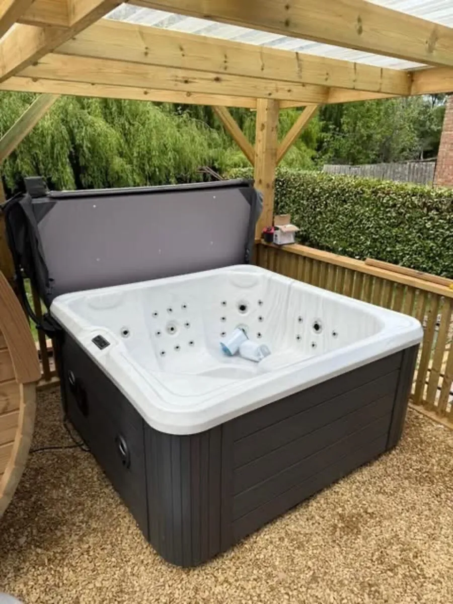 Free Delivery - New 7 Person Hot Tubs - Image 2