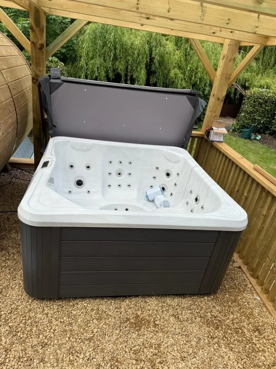 Free Delivery - New 7 Person Hot Tubs - Image 3
