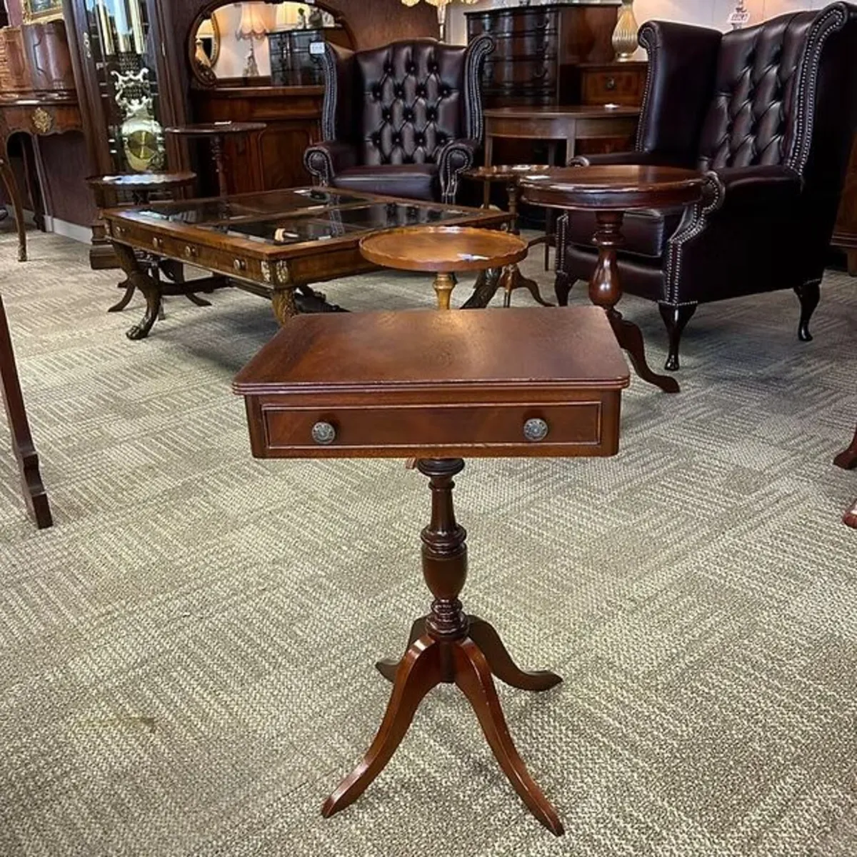 Beautiful mahogany occasional side table with slim