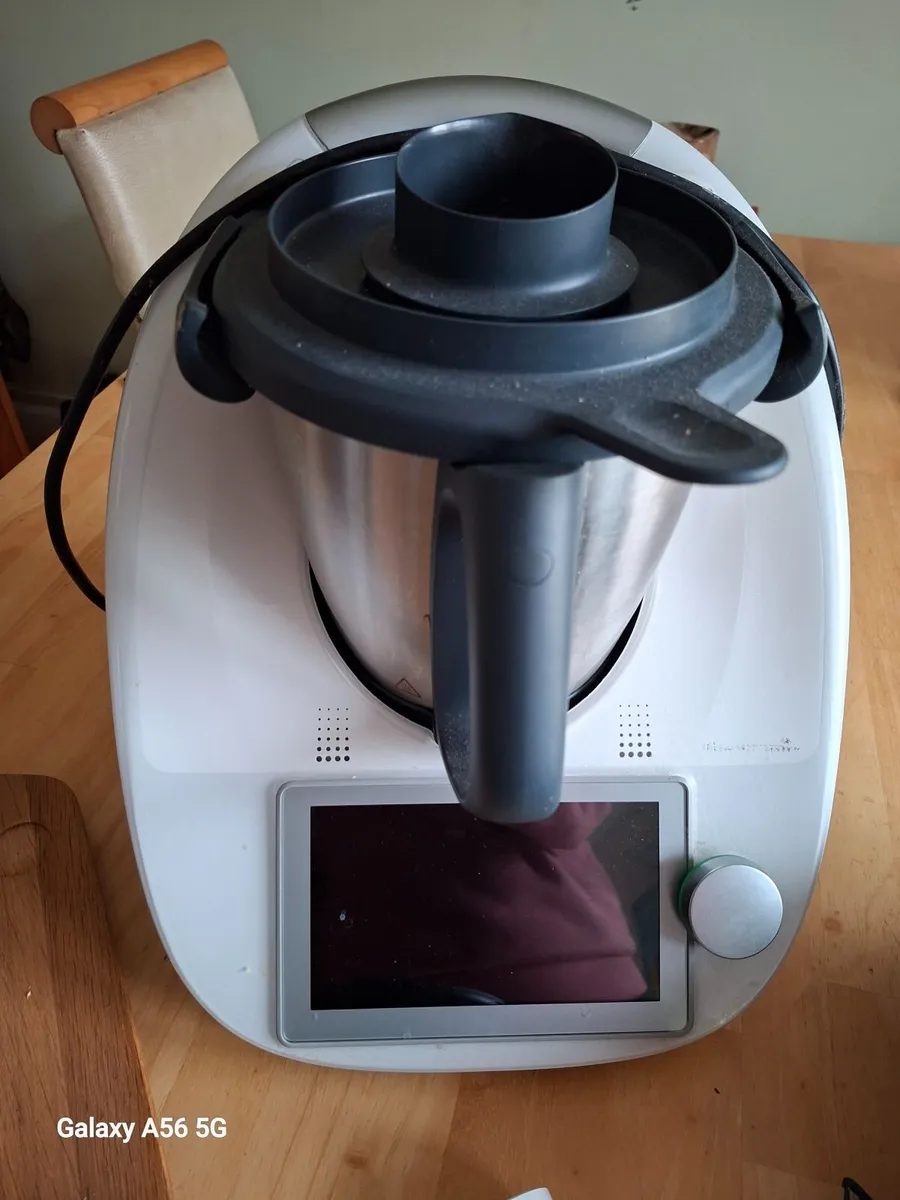 Thermomix TM6 with many accessories - Image 1