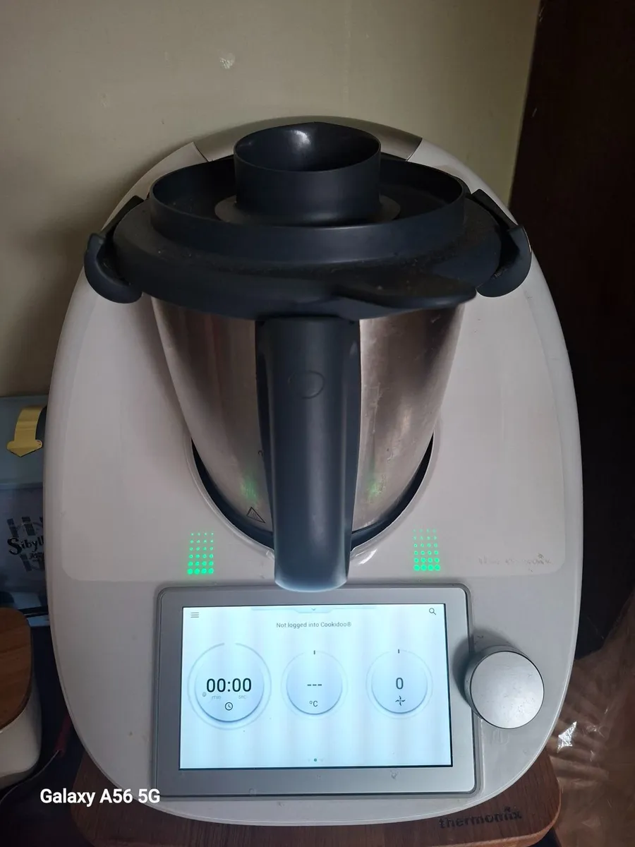 Thermomix TM6 with many accessories - Image 3