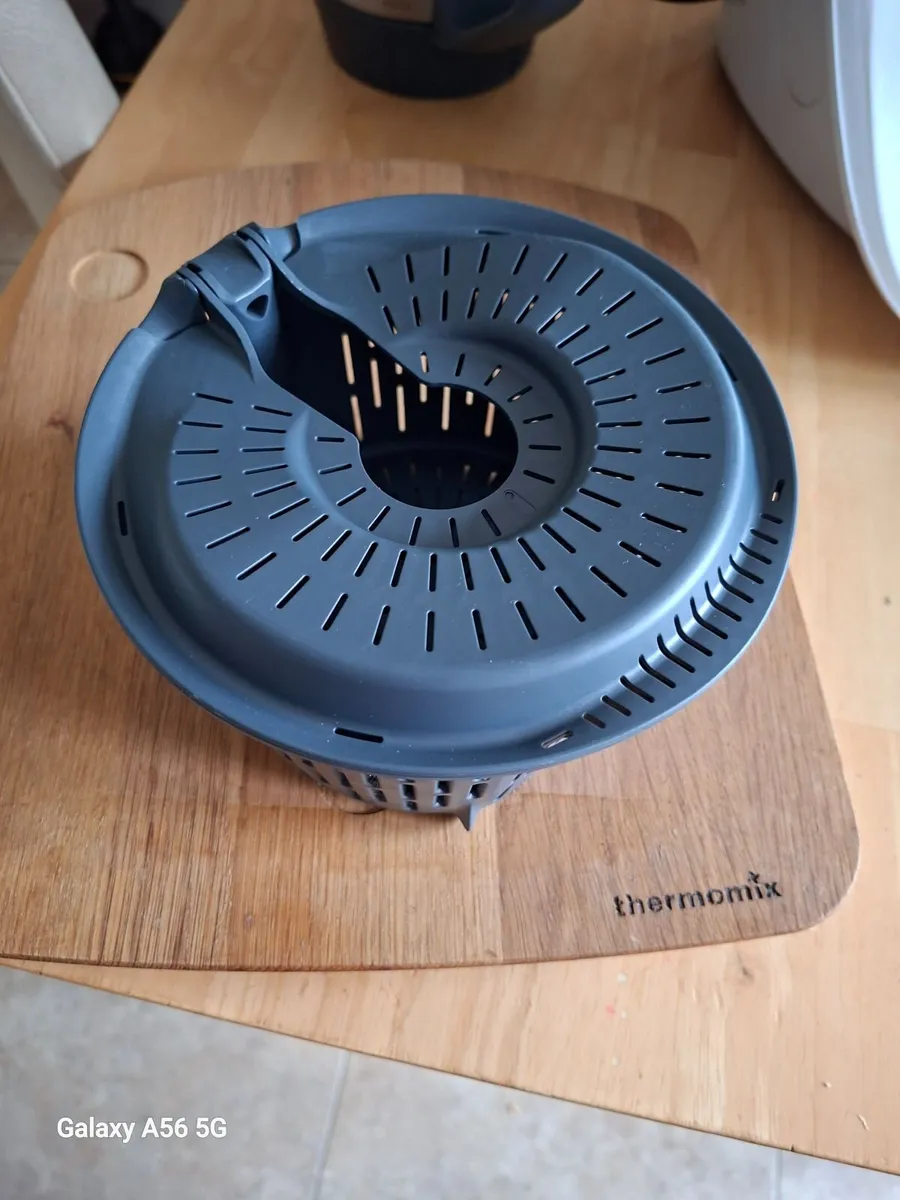 Thermomix TM6 with many accessories - Image 4