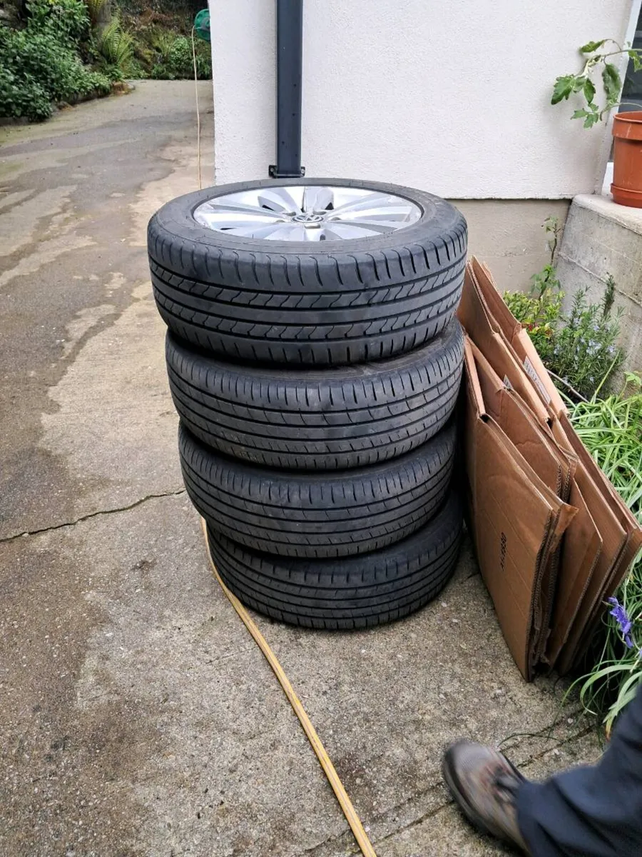 Volkswagen Alloy Wheels and Tyres - Image 3