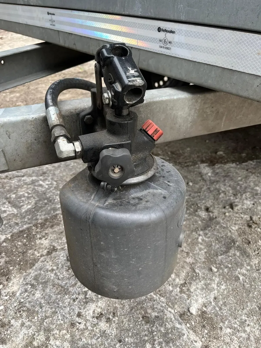 Trailer - Twin Axel Hand pump tipper trailer - Image 3