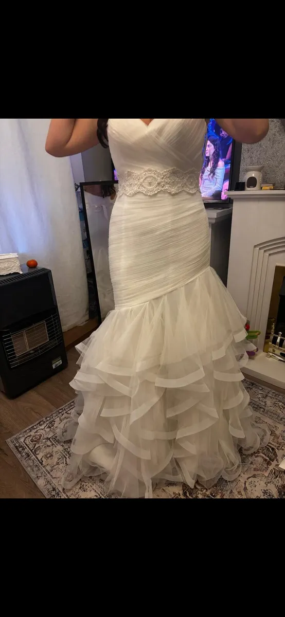 Wedding dress - Image 1