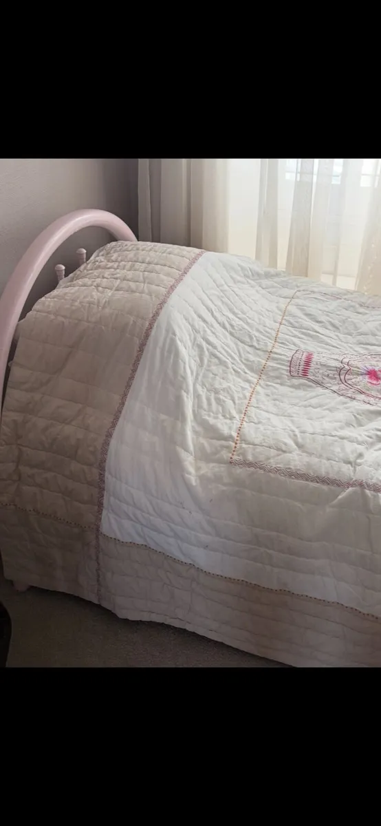 Iron bed - Image 1