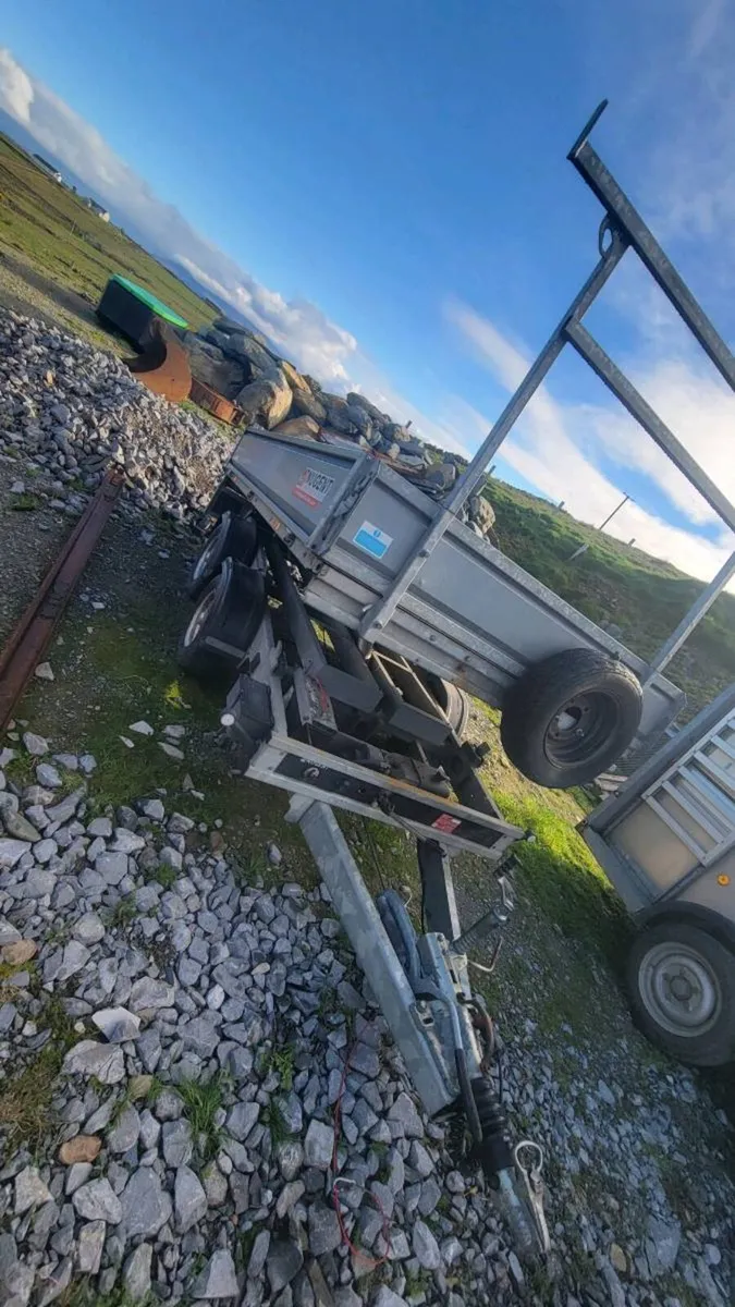 Tipper - Image 1