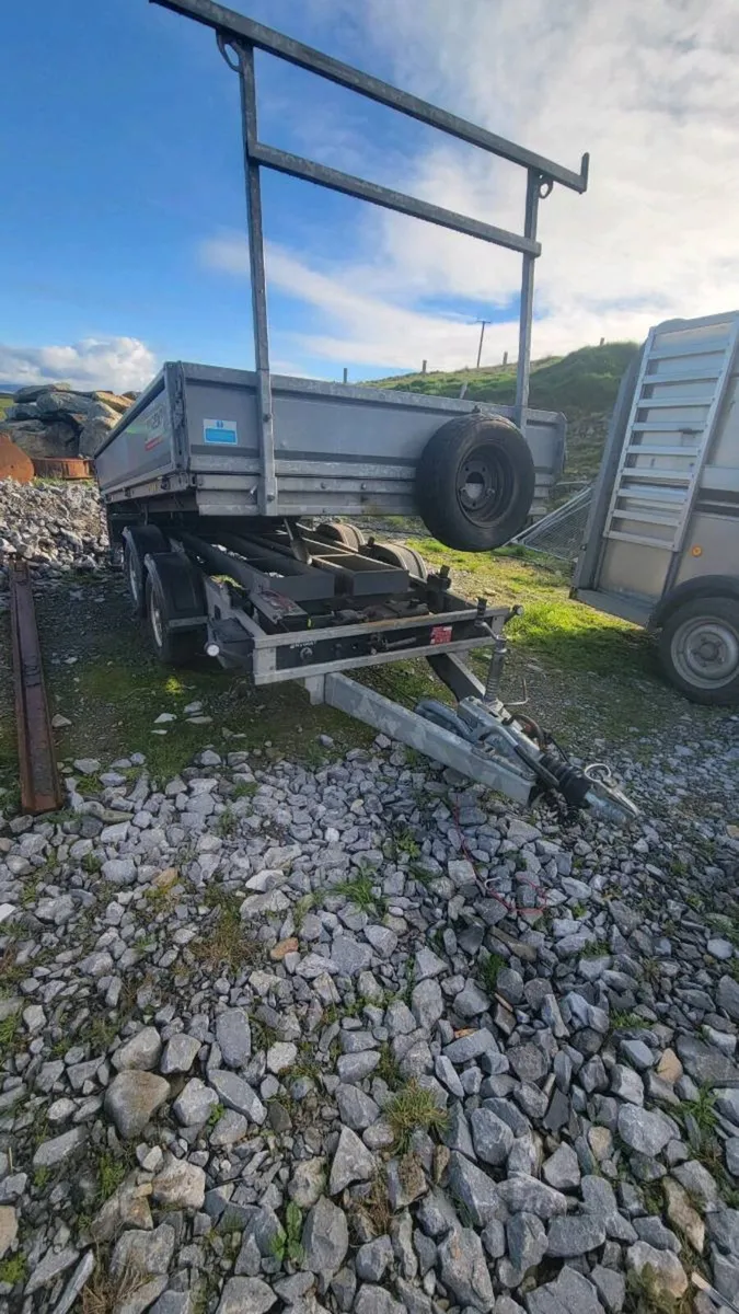 Tipper - Image 3
