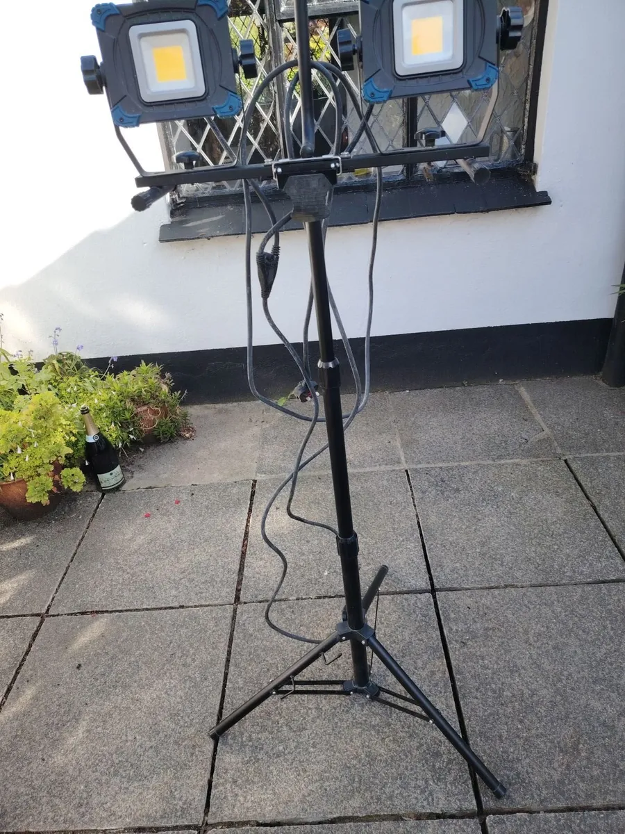 Twin work lights on tripod stand. (Led lights) - Image 3