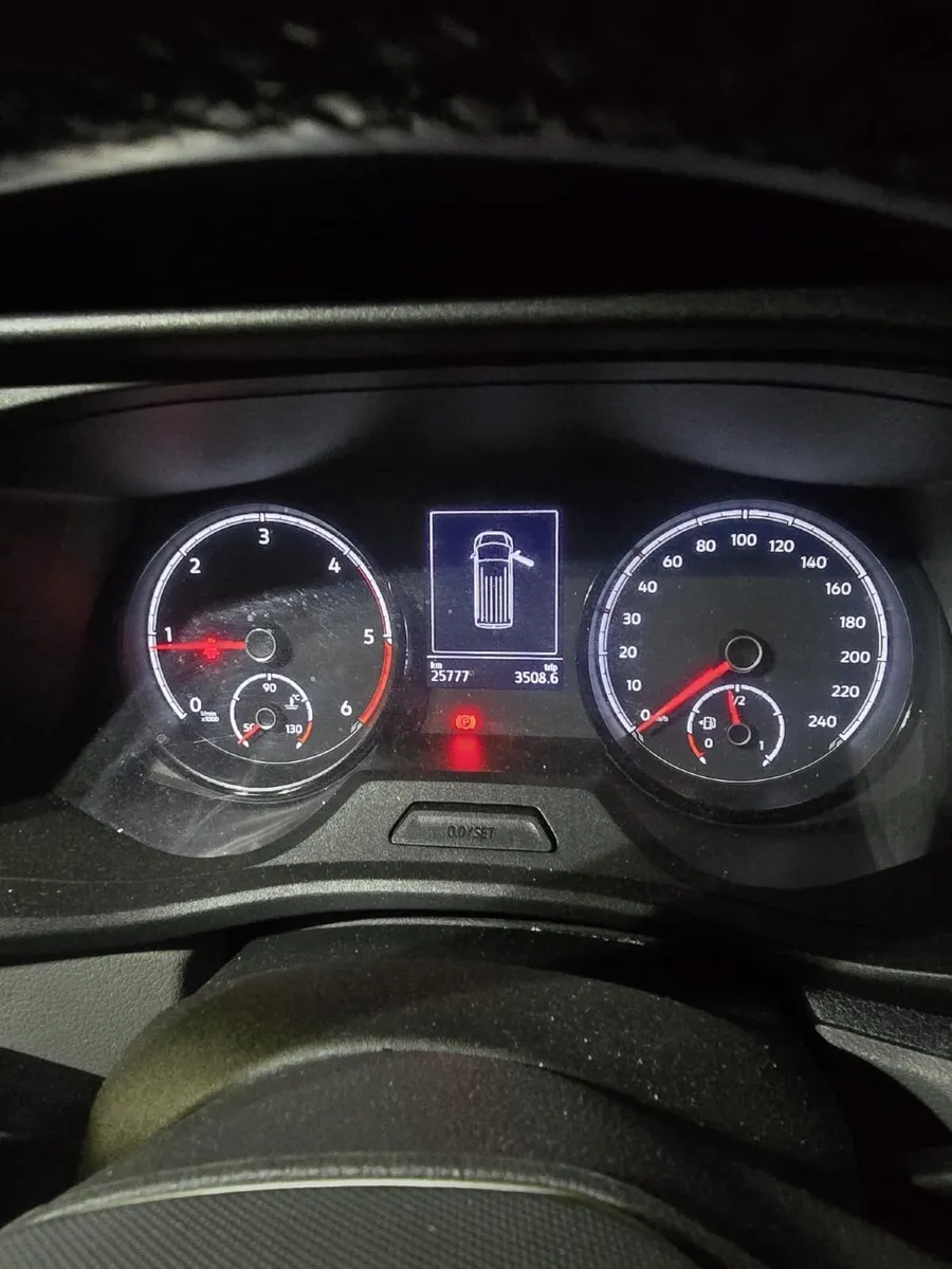 Volkswagen Transporter 2024 - Image 2